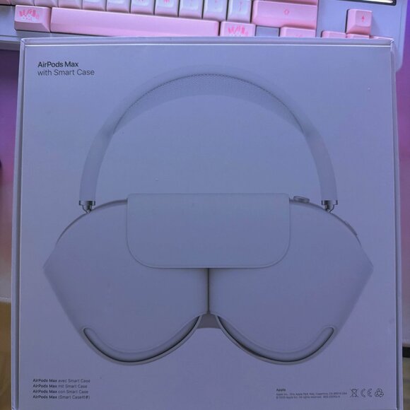 Apple AirPods Max with Smartcase in Silver - Picture 4 of 4